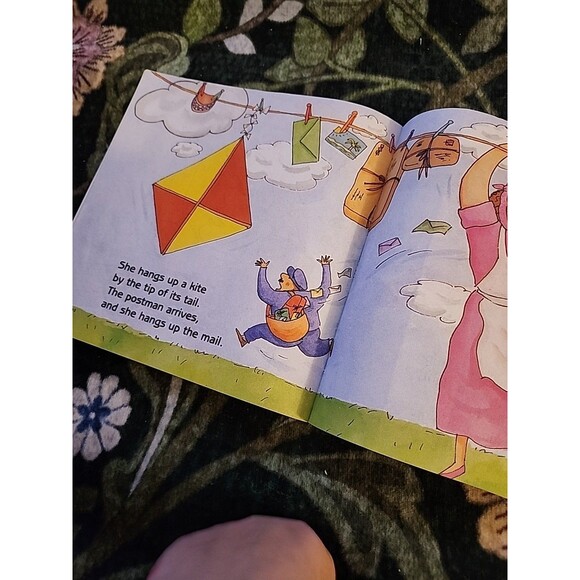 Mrs. McNosh Hangs Up Her Wash by Sarah Weeks 1998 Scholastic Paperback Book - Picture 6 of 7